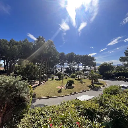 Climatise Avec Terrasse Et Garage - 4 Couchages, St Raphael - Fr-1-226a-180 Apartment *