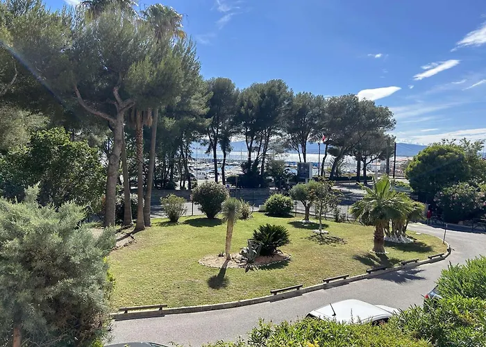 Climatise Avec Terrasse Et Garage - 4 Couchages, St Raphael - Fr-1-226a-180 Apartment *