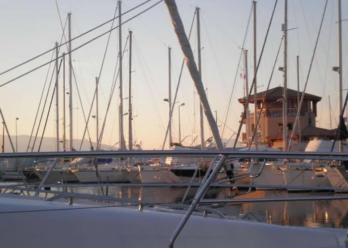 Climatise Avec Terrasse Et Garage - 4 Couchages, St Raphael - Fr-1-226a-180