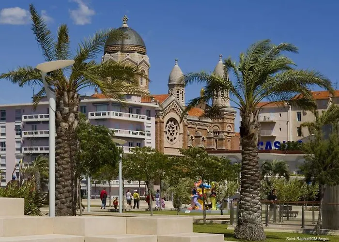 Climatise Avec Terrasse Et Garage - 4 Couchages, St Raphael - Fr-1-226a-180 아파트